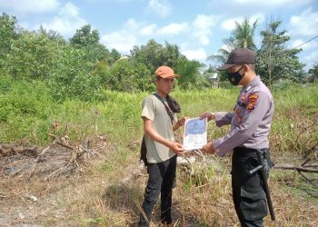 Piket Yanmas Polsubsektor Pelalawan Lakukan Sosialisasi Soal Karhutla Kepada Masyarakat