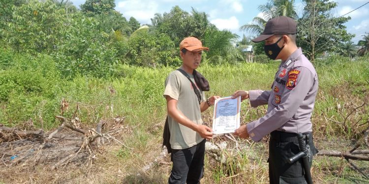 Piket Yanmas Polsubsektor Pelalawan Lakukan Sosialisasi Soal Karhutla Kepada Masyarakat