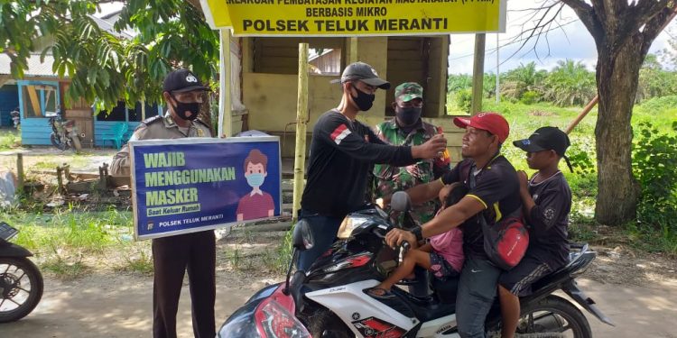 Akhir Pekan, Polsek Teluk Meranti Lakukan Pengawasan Prokes di Posko PPKM