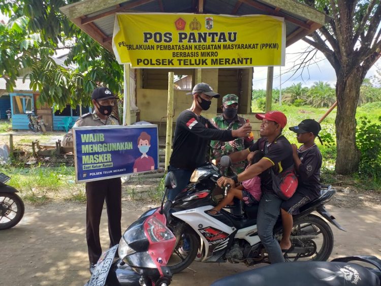 Akhir Pekan, Polsek Teluk Meranti Lakukan Pengawasan Prokes di Posko PPKM