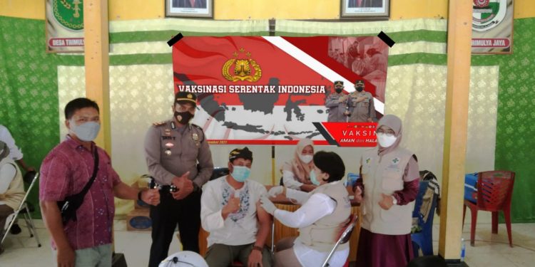 Kapolsek Ukui Tinjau Akselerasi Vaksinasi Serentak se-Indonesia