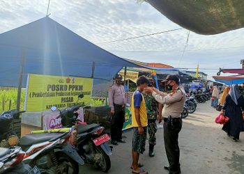 Tekan Penularan Covid-19, Polsek Kuala Kampar Terapkan Posko PPKM di Pasar