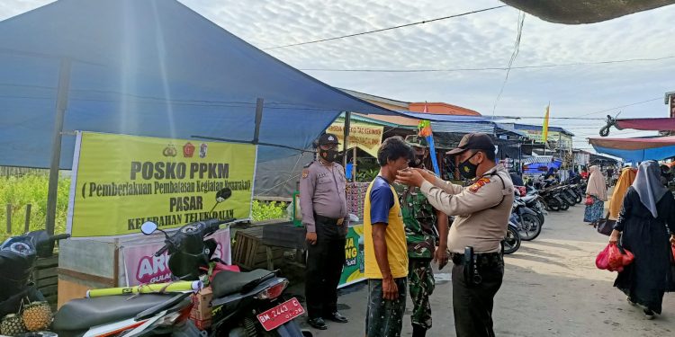 Tekan Penularan Covid-19, Polsek Kuala Kampar Terapkan Posko PPKM di Pasar