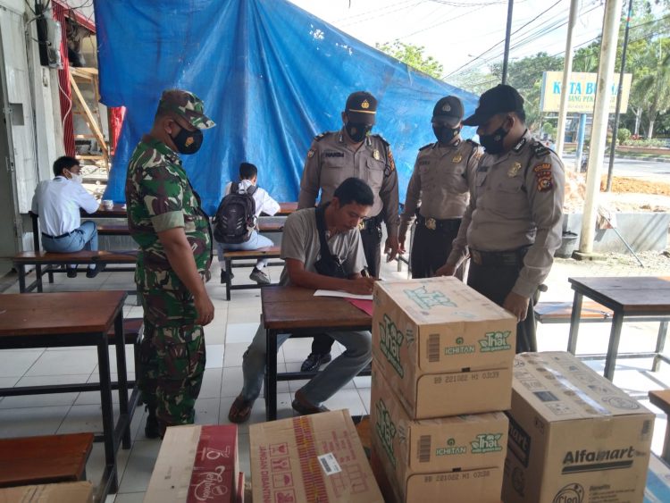 Gelar Operasi Yustisi, Polsek Pangkalan Kerinci Tegur 11 Orang Pelanggar Prokes