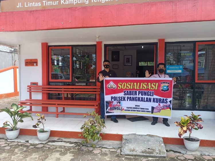 Polisi Beri Edukasi Soal Saber Pungli ke Pegawai Kantor Pos Kecamatan Pangkalan Kuras