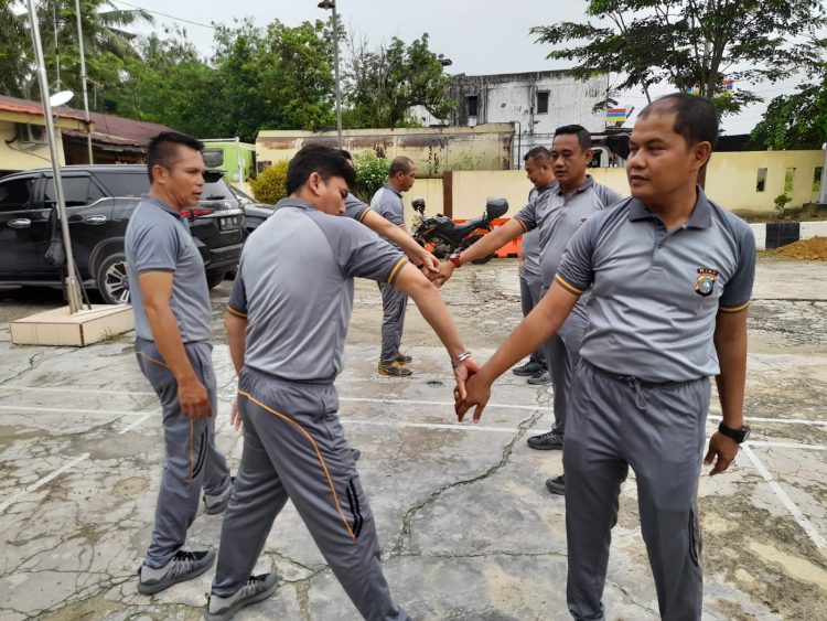 Asah Kemampuan, Personil Polsek Bandar Sei Kijang Laksanakan Latihan Bela Diri