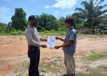 Cegah Karhutla di Tengah Pandemi, Polsubsektor Pelalawan Lakukan Sosialisasi