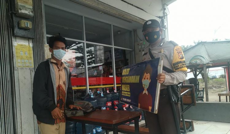 Polsek Bunut Lakukan Imbauan Prokes Terhadap Masyarakat di Sejumlah Titik