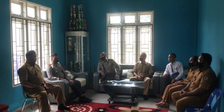 Kunjungi Desa Lubuk Kembang Sari, Kapolsek Ukui Imbau Warga Jaga Kamtibmas dan Lingkungan