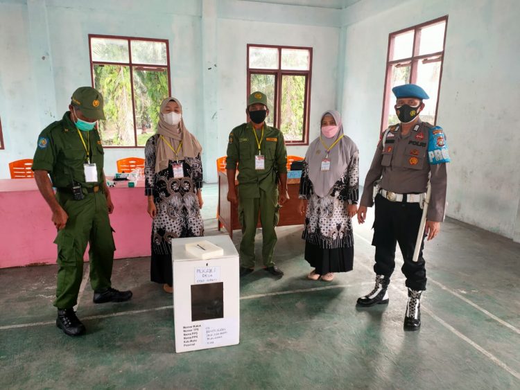 Sukseskan Pilkades di Kabupaten Pelalawan, Polsek Pangkalan Kuras Kawal TPS di Wilayah Binaan