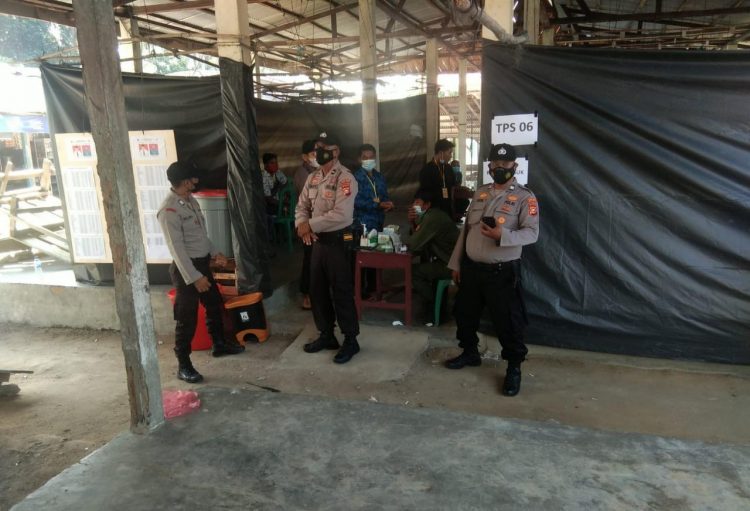 Personel Polsek Pangkalan Lesung Laksanakan Pengamanan Pilkades Serentak