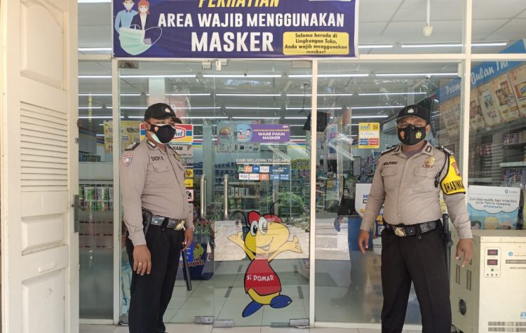 Personel Polsek Kerumutan Sampaikan Pesan Kamtibmas Lewat Patroli Dialogis