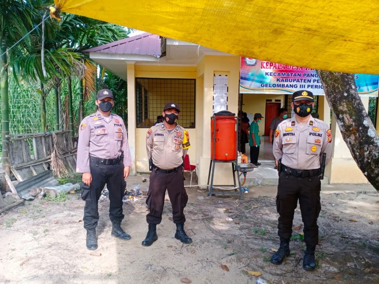Polsek Pangkalan Kuras Kawal Giat Pilkades dan Perhitungan Suara di Sejumlah Desa Wilayah Binaan