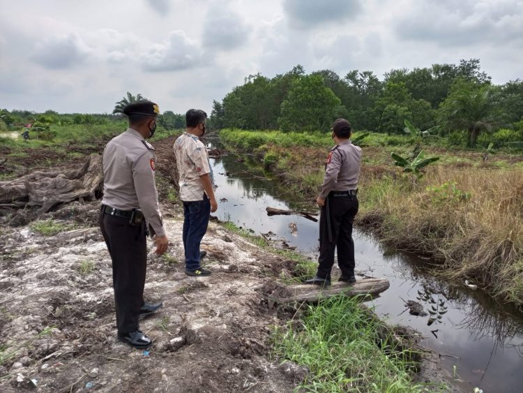 Pastikan Wilayah Aman, Polsek Pangkalan Kerinci Cek Area Rawan Terbakar