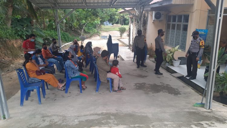 Giat Vaksinasi di Puskesmas Desa Terantang Manuk Dijaga Polsek Pangkalan Kuras