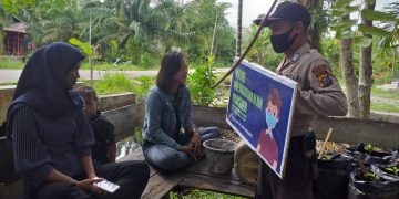 Masyarakat Kecamatan Teluk Meranti Terus Diimbau Tertibkan Prokes Oleh Polisi