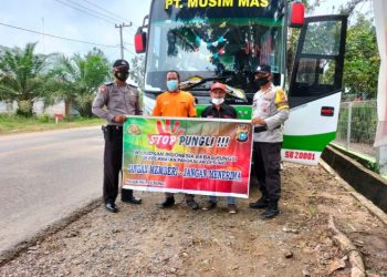 Polsek Pangkalan Lesung Gelar Sosialisasi Saber Pungli Terhadap Supir Bus Perusahaan