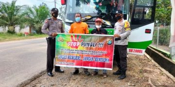 Polsek Pangkalan Lesung Gelar Sosialisasi Saber Pungli Terhadap Supir Bus Perusahaan