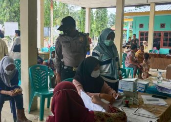 Dukung Pelaksanaan Vaksinasi Covid-19, Polsubsektor Pelalawan Lakukan Pengamanan