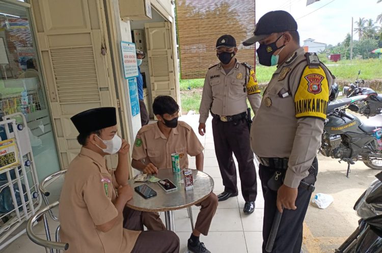 Polsek Kerumutan Beri Imbauan Kepada Pelajar yang Berkumpul Saat Pulang Sekolah