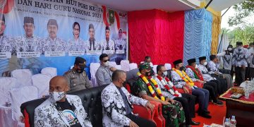 Polsek Ukui Amankan Upacara Penutupan HUT PGRI Ke-76 di Desa Tri Mulya Jaya