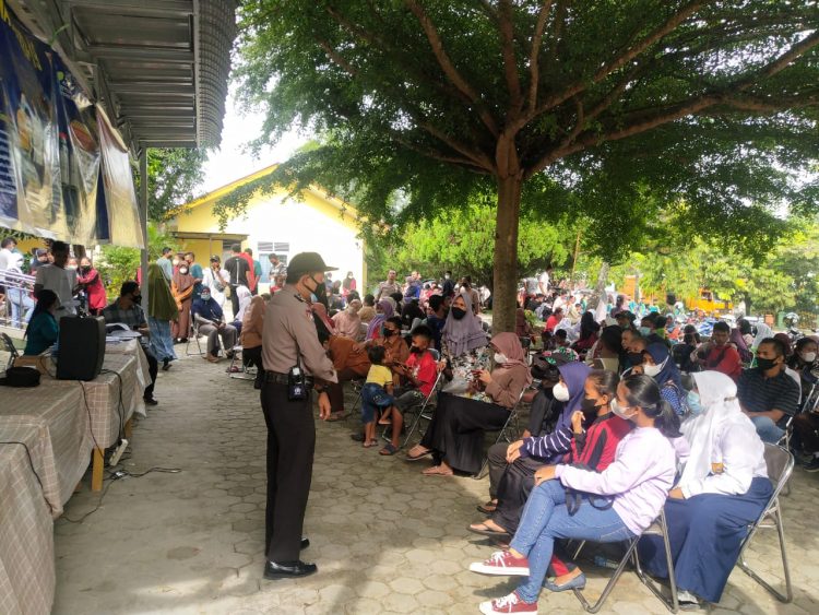 Kapolsek Bandar Sei Kijang Pimpin Pengaman Giat Vaksinasi Serentak di Wilkum