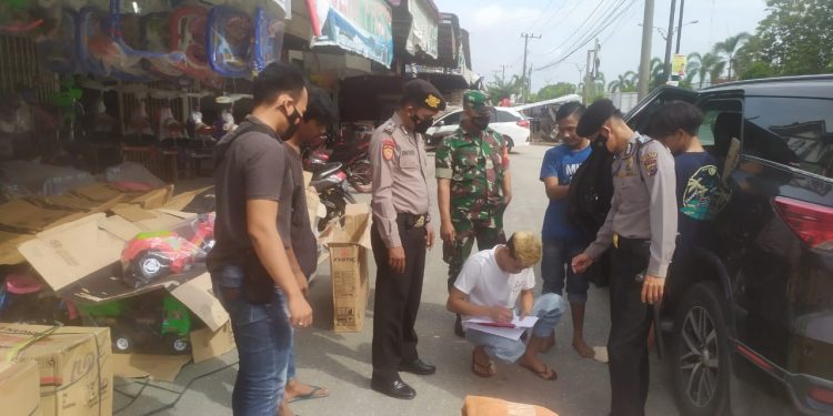 Cegah Penularan Virus Corona, Polsek Pangkalan Kerinci Tetap Rutin Patroli Prokes
