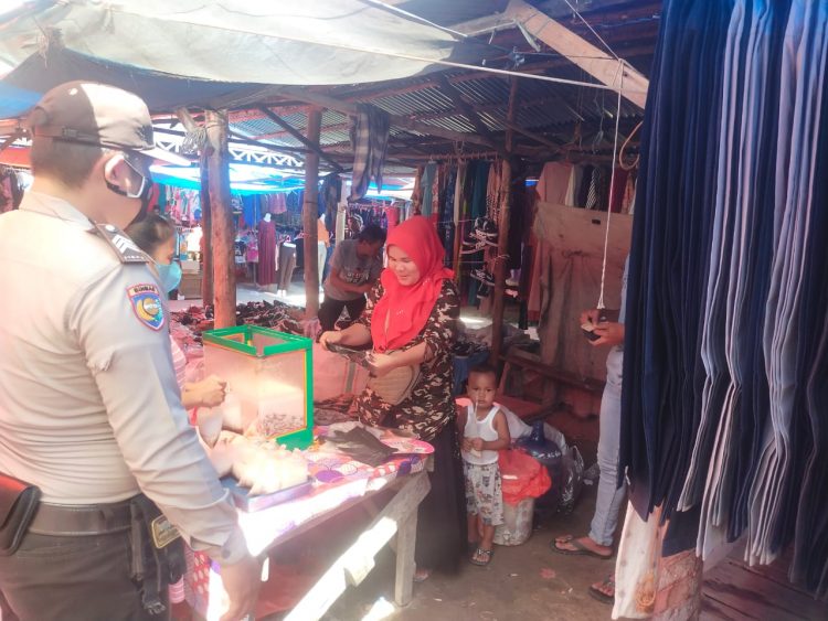 Personil Polsek Langgam Sambangi Pasar Tradisional, Ajak Masyarakat Terapkan Prokes