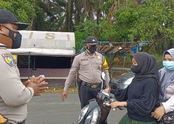 Lindungi Masyarakat dari Paparan Covid-19, Kapolsek Kerumutan Kerahkan Personil Lakukan Operasi Yustisi
