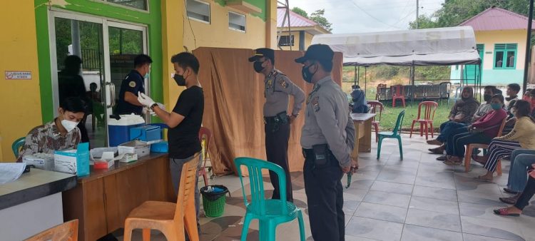 Polsek Pangkalan Lesung Monitor Giat Vaksinasi Terhadap Masyarakat