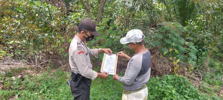 Didampingi TNI, Personil Polsek Bandar Sei Kijang Gelar Patroli Karhutla