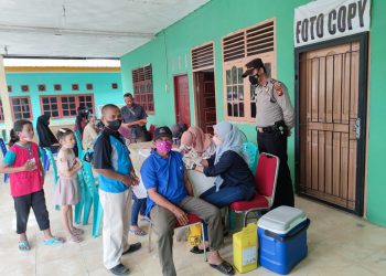 Percepatan Vaksinasi Covid-19, Polsubsektor Pelalawan Tinjau dan Aman Giat Vaksinasi