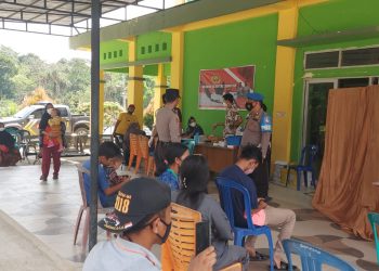 Polsek Pangkalan Lesung Tinjau dan Amankan Giat Vaksinasi Massal
