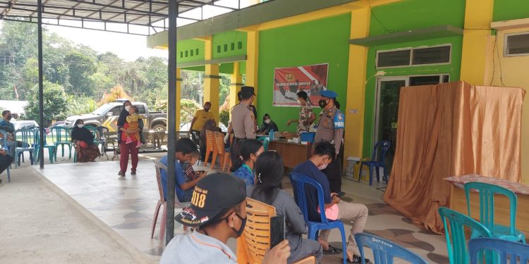 Polsek Pangkalan Lesung Tinjau dan Amankan Giat Vaksinasi Massal