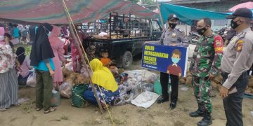 Sambangi Pusat Keramaian, Polsek Bunut dan TNI Patroli Kamtibmas dan Sosialisasi Prokes