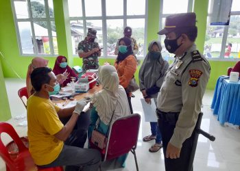 Polsek Kuala Kampar Amankan Giat Vaksinasi di Puskesmas