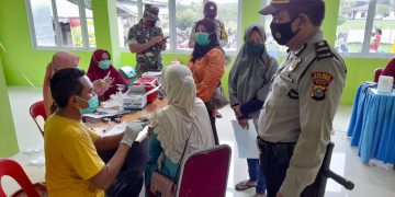 Polsek Kuala Kampar Amankan Giat Vaksinasi di Puskesmas