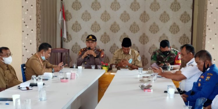 Kapolsek Kuala Kampar dan Upika Lakukan Rapat Sosialisasi Menghadapi Nataru dan Pencapaian Vaksinasi