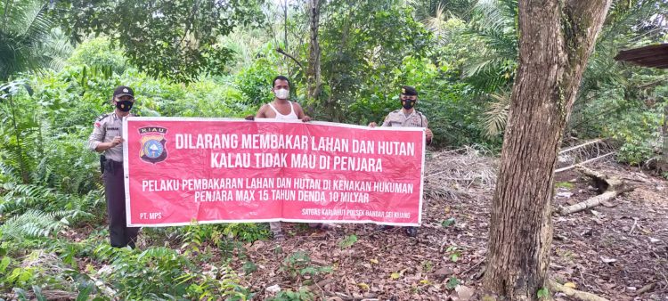 Antisipasi Kebakaran Lahan, Personil Polsek Bandar Sei Kijang Gelar Patroli Karhutla