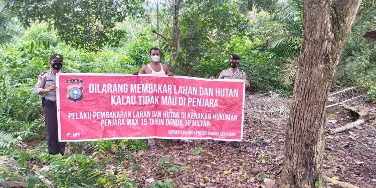 Antisipasi Kebakaran Lahan, Personil Polsek Bandar Sei Kijang Gelar Patroli Karhutla