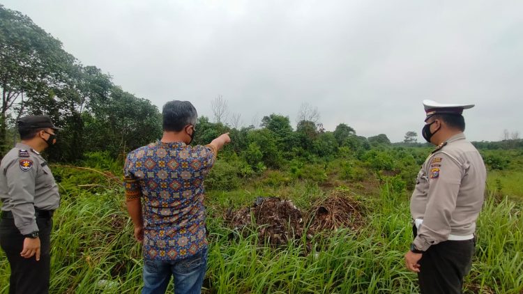 Telusuri dan Pantau Lahan, Polsek Pangkalan Kerinci Patroli Karhutla di Jalan Lingkar