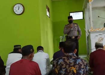 Usai Sholat Jumat, Kapolsek Kerumutan Ajak Warga Laksanakan Vaksin
