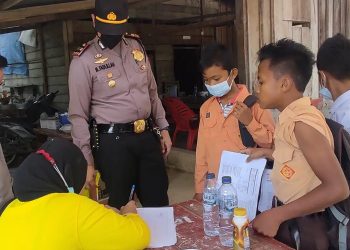 Kapolsek Langgam Tinjau dan Kawal Langsung Kegiatan Vaksinasi