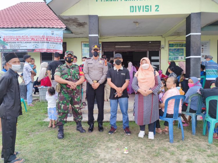 Polsubsektor Pelalawan Amankan Giat Vaksinasi di Desa Batang Nilo Kecil