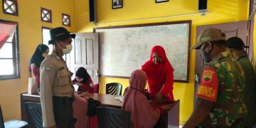 Kapolsek Teluk Meranti Tinjau dan Pantau  Giat Vaksinasi Massal di Desa Gambut Mutiara