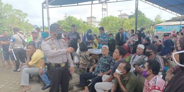 Polsek Kerumutan Berikan Himbauan Prokes saat Kegiatan Vaksinasi
