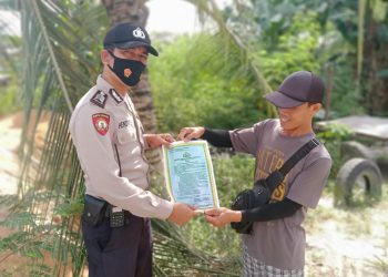 Gelar Patroli, Polsubsektor Pelalawan Sosialisasikan Karhutla di Wilkum