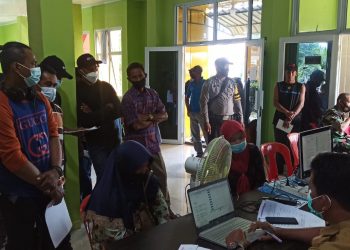 Vaksinasi Serentak, Polsek Kuala Kampar Lakukan Pengamanan di Gerai Wilayah Binaan