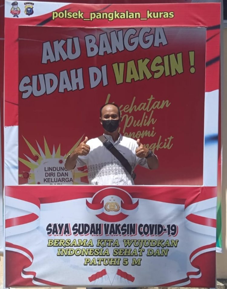 Tarik Minat Masyarakat, Polsek Pangkalan Kuras Hadirkan Photo Booth Vaksinasi