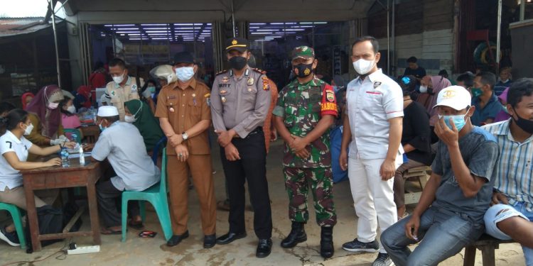 Kejar Target 70 Persen, Polsek Ukui dan Puskesmas Buka Gerai Vaksin